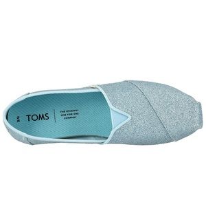 NWT Sparkly blue Tom’s sneakers size 8 🦋